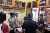 **Keterangan foto:** Pasca pelantikan Kasipropam Polres Rote Ndao yang baru, Iptu I Gede Putu Parwata, S.H., jajaran Propam langsung tancap gas melaksanakan tugas pengawasan dan penegakan disiplin bagi seluruh personel. Aksi cepat ini menunjukkan komitmen kuat dalam menegakkan profesionalisme dan kedisiplinan di lingkungan Polres Rote Ndao.