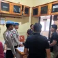 **Keterangan foto:** Pasca pelantikan Kasipropam Polres Rote Ndao yang baru, Iptu I Gede Putu Parwata, S.H., jajaran Propam langsung tancap gas melaksanakan tugas pengawasan dan penegakan disiplin bagi seluruh personel. Aksi cepat ini menunjukkan komitmen kuat dalam menegakkan profesionalisme dan kedisiplinan di lingkungan Polres Rote Ndao.