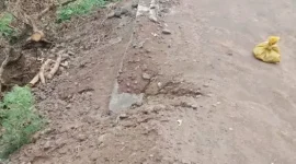 Proyek rabat beton senilai Rp11 miliar di Kecamatan Tanjung Bunga, Kabupaten Flores Timur, kembali menjadi sorotan publik. Pasalnya, hasil pekerjaan yang baru beberapa waktu rampung itu sudah mengalami kerusakan meski hanya diguyur hujan ringan selama sekitar 25 menit.