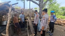 **Keterangan Foto:** Kasipropam Polres Rote Ndao, Iptu I Gede Putu Parwata, S.H., memimpin pengawasan kegiatan penertiban peredaran minuman keras oleh jajaran Polres Rote Ndao. Propam memastikan setiap anggota bertugas sesuai prosedur dan menjunjung tinggi etika kepolisian.