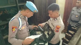 Propam Polres Rote Ndao melakukan pengecekan rutin di Gudang Senjata Api (Senpi) Logistik Polres Rote Ndao