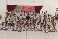 Pembinaan olahraga taekwondo di Kabupaten Rote Ndao kembali tampak kuat dengan terselenggaranya Ujian Kenaikan Tingkat (UKT) di Auditorium Bumi Tii Langga Permai, Minggu 23 November 2025.