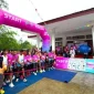 FUN RUN ROTE MALOLE 2025: Momen saat Bupati Rote Ndao Paulus Henuk hendak melepas secara resmi para peserta lomba lari Fun Run Rote Malole 2025 dari garis start.
