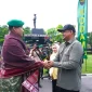 Keterangan Foto: Panglima Kodam I/Bukit Barisan, Mayjen TNI Hendy Antariksa, bersama Ketua Persit Kartika Chandra Kirana Daerah I/Bukit Barisan, Ny. Linda Hendy Antariksa, tiba dan disambut secara resmi di Markas Kodam I/BB, Sabtu (13/12/2025), melalui rangkaian tradisi korps militer dan adat sebagai bentuk penghormatan serta penerimaan resmi di lingkungan Kodam I/Bukit Barisan.