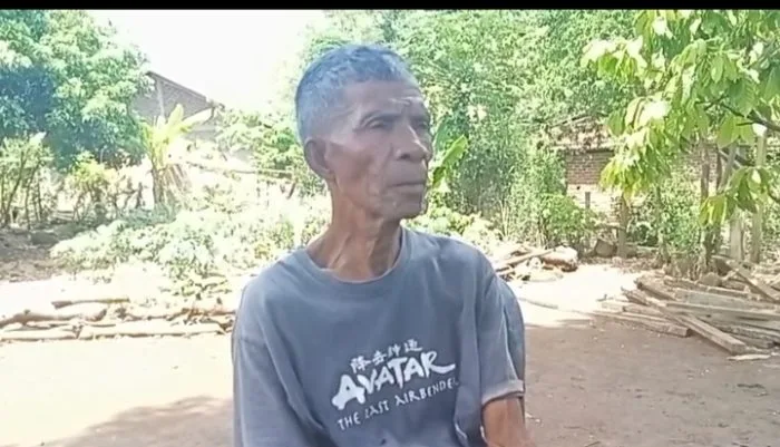 Petrus Koten salah satu Warga Pemilik Ulayat di Kampung Nelayan