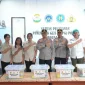Keterangan Foto : Wakapolri Komjen Pol. Dedi Prasetyo meninjau operasional SPPG SPN Polda NTT di Kelurahan Oebobo, Kupang, memastikan pemenuhan gizi peserta didik berjalan baik dan sesuai standar nutrisi, Sabtu (29/11/2025).
