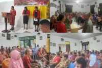 Pdt. Yelita A. Leba Raja Riwu, S.Th., memimpin ibadah Natal di Panti Jompo Budi Agung, menguatkan iman dan memberikan pesan pengharapan bagi para lansia.