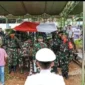 Prosesi pemakaman militer Praka Satria Taopan di Taman Makam Pahlawan Darmaloka Pasir Panjang, Kupang, dengan penghormatan terakhir dari rekan-rekan TNI, sebagai tanda pengabdian dan jasa almarhum kepada bangsa.