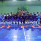 Pose bersama tim futsal Lemas FC dan Kawatir Girls sebelum pertandingan final Amfoang Cup III digelar di Lapangan Mekon Onda Futsal, Minggu, 22 Maret 2026. (Foto: Istimewa)
