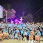 Jemaat Rayon Mokdale Selatan GMIT Syalom mengabadikan momen kebersamaan sambil menanti kehadiran panitia penilaian salib Paskah Tahun 2026, Kamis, 2 April 2026.
