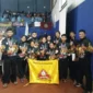 Pelatih dan atlet pencak silat Perisai Diri Kabupaten Rote Ndao berfoto bersama usai menerima piala juara umum pada ajang Kejuaraan Internasional Pencak Silat Paku Bumi Open XIV di GOR Lembah UGM, Yogyakarta, 6 April 2026.