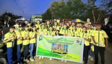 FOTO BERSAMA – Ketua beserta pengurus dan anggota Pemuda Katolik Komcab Rote Ndao berfoto bersama usai mengikuti pawai Paskah 2026, Kamis (9/4/2026).