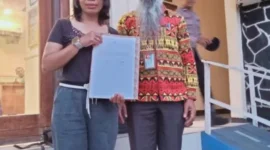 Halimah Barek Sabon Kadir Orang tua Korban dari anak yang di rekayasa Kasus Narkotika di dampingi Advokat Matheus Mamung Sare Saat Laporan resmi dan di BAP Tujuh Jam Di Polres Flores Timur