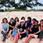 **Keterangan foto:** Para siswa-siswi program keahlian TJKT SMKN Pantai Baru berfoto bersama di Pantai Oesosole, Desa Faifua, Kecamatan Rote Timur, Sabtu 25 April 2026, sebagai momen kebersamaan dan perpisahan sebelum kelulusan tahun pelajaran 2025/2026.