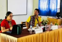 Simson Nullek, S.Pd., Kepala SMKN Pantai Baru saat membuka kegiatan UHT didampingi narasumber Diah Rukmi Budiarto, Kamis, 21 Mei 2026.
