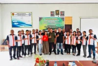 **Keterangan Foto:** Kepala sekolah, narasumber, dan guru SMKN Pantai Baru berfoto bersama usai pelaksanaan hari kedua IHT Pembelajaran Mendalam, Koding, dan AI di Laboratorium TJKT, Jumat (22/5/2026).