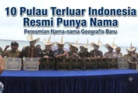 Pemberian nama pulau terluar Indonesia yang tersebar di wilayah NTT dan Manggarai. Nama-nama pulau baru itu dibubuhkan dalam sebuah prasasti dengan ditandatangani masing-masing Forum Komunikasi Pimpinan Daerah NTT - foto: Isak Doris Faot/Koranjuri.com