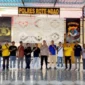 Keterangan Foto: Kapolres Rote Ndao AKBP Henry Eko Irawan, S.I.K., bersama jajaran berfoto bersama para jurnalis usai kegiatan Coffee Morning di Aula Catur Prasetya Polres Rote Ndao, Jumat (28/8/2026).